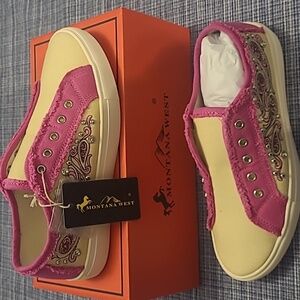 NWT Montana West Pink and Cream Women's Sneakers